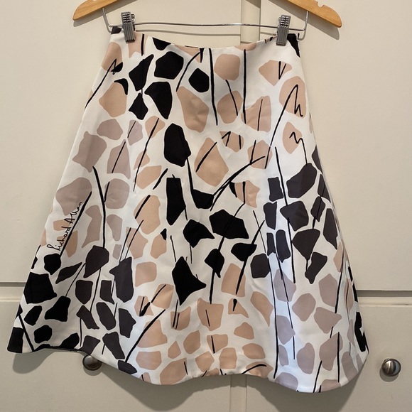 Richard Allan x H&M
Size 4 Casual Skirt - Picture 4 of 9